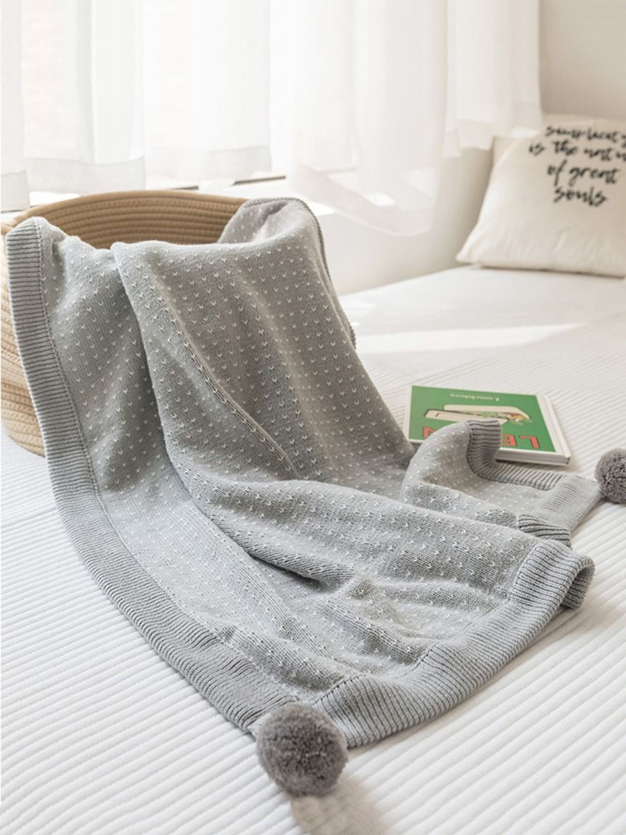 Deluxe cushy baby blanket grey